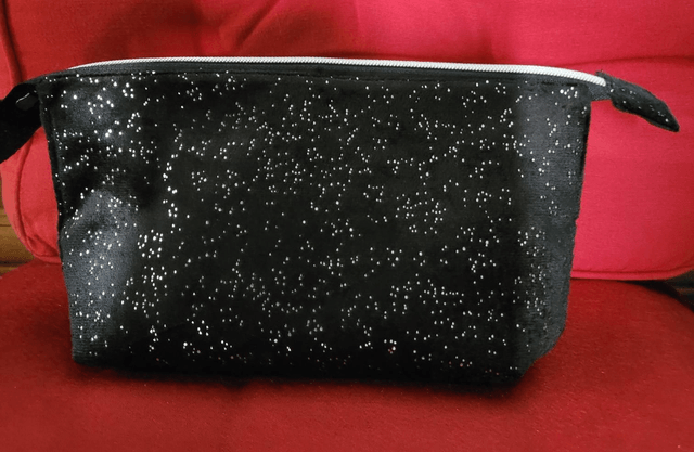 Trousse de toilette noire à paillettes