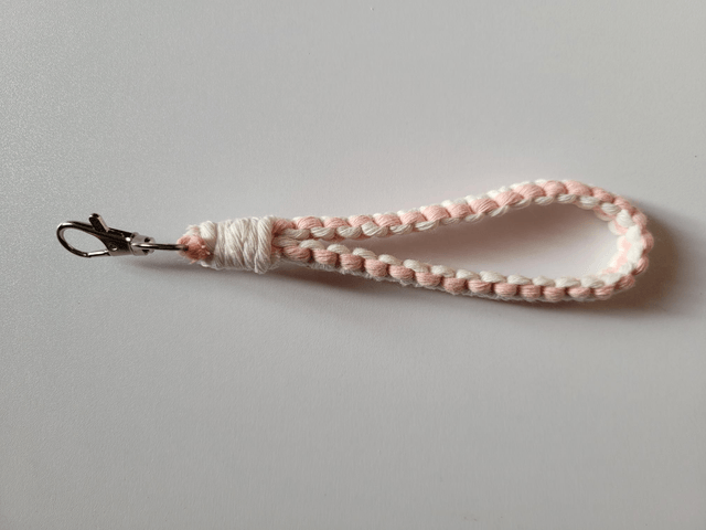 Porte clef macramé rose et blanc